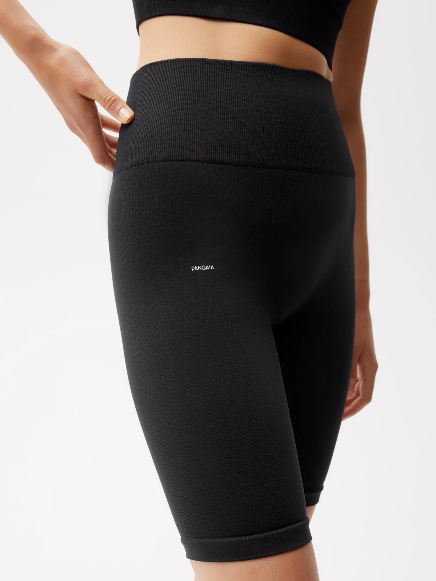Activewear-3-0-Shorts-Black-Female-4