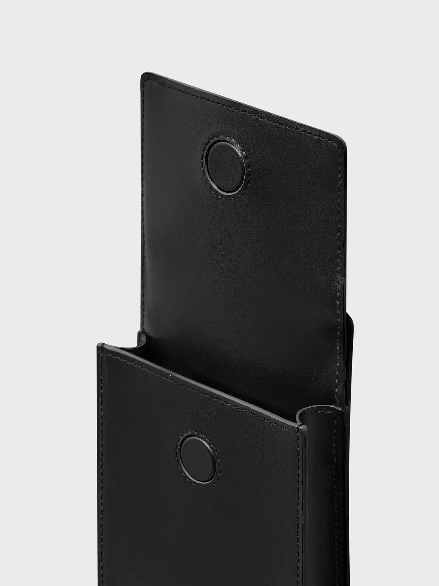 Mirum Pouch Passport Holder Black