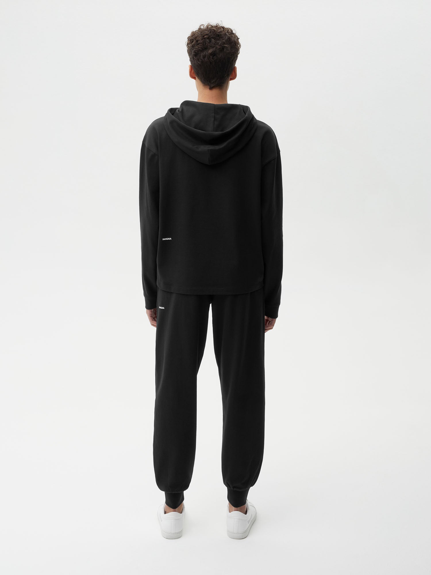 Seaweed Fiber Loungewear Hoodie Black Model