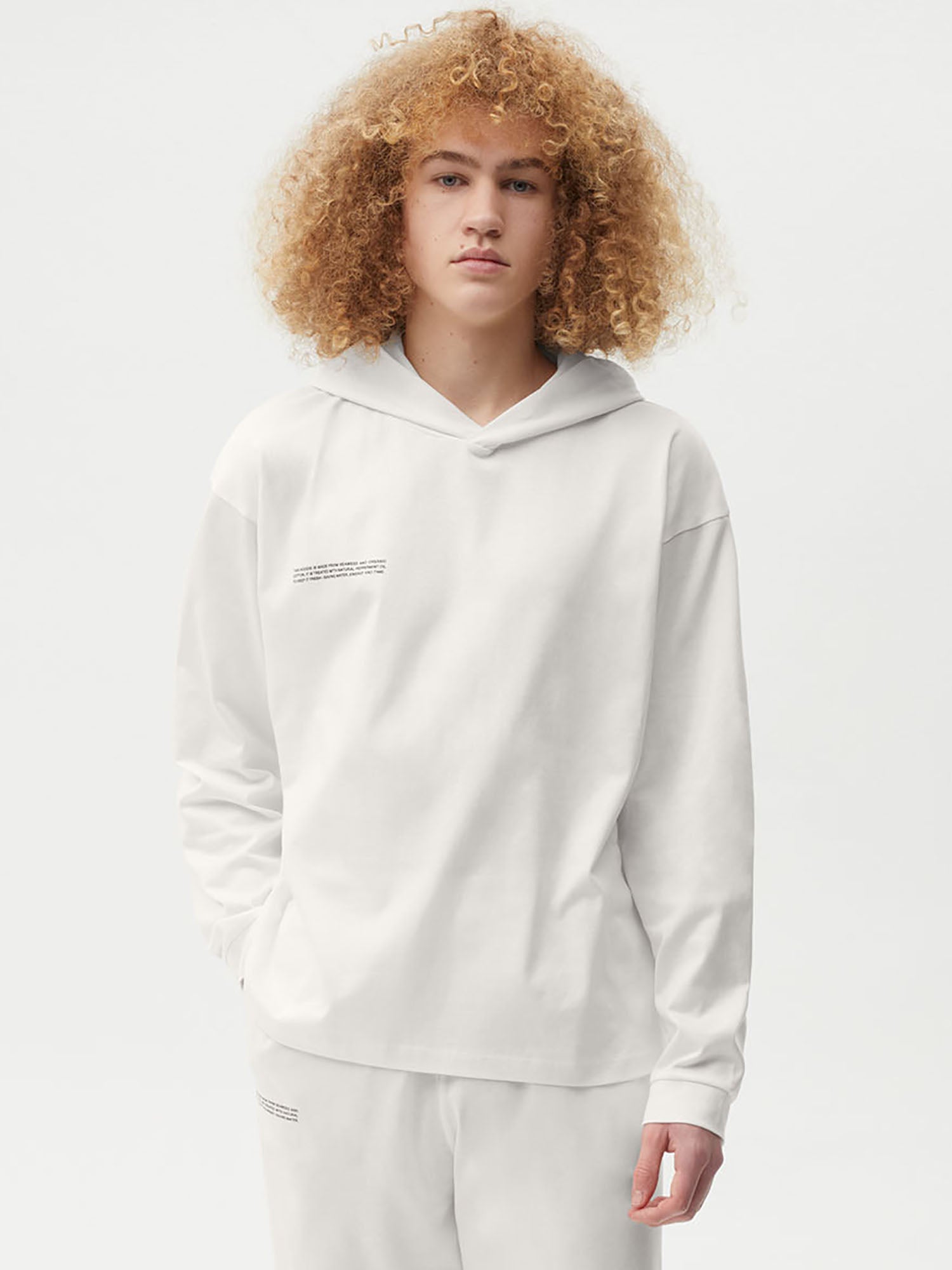 Seaweed Fiber Loungewear Hoodie Off White Model