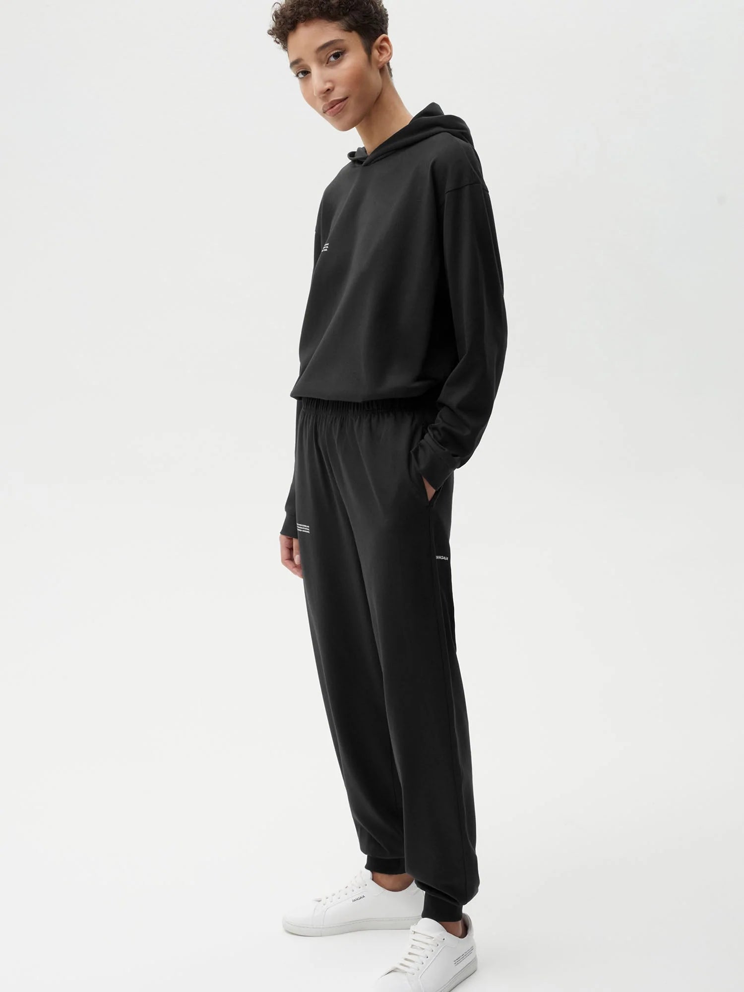 Seaweed Fiber Loungewear Track Pants Black Model