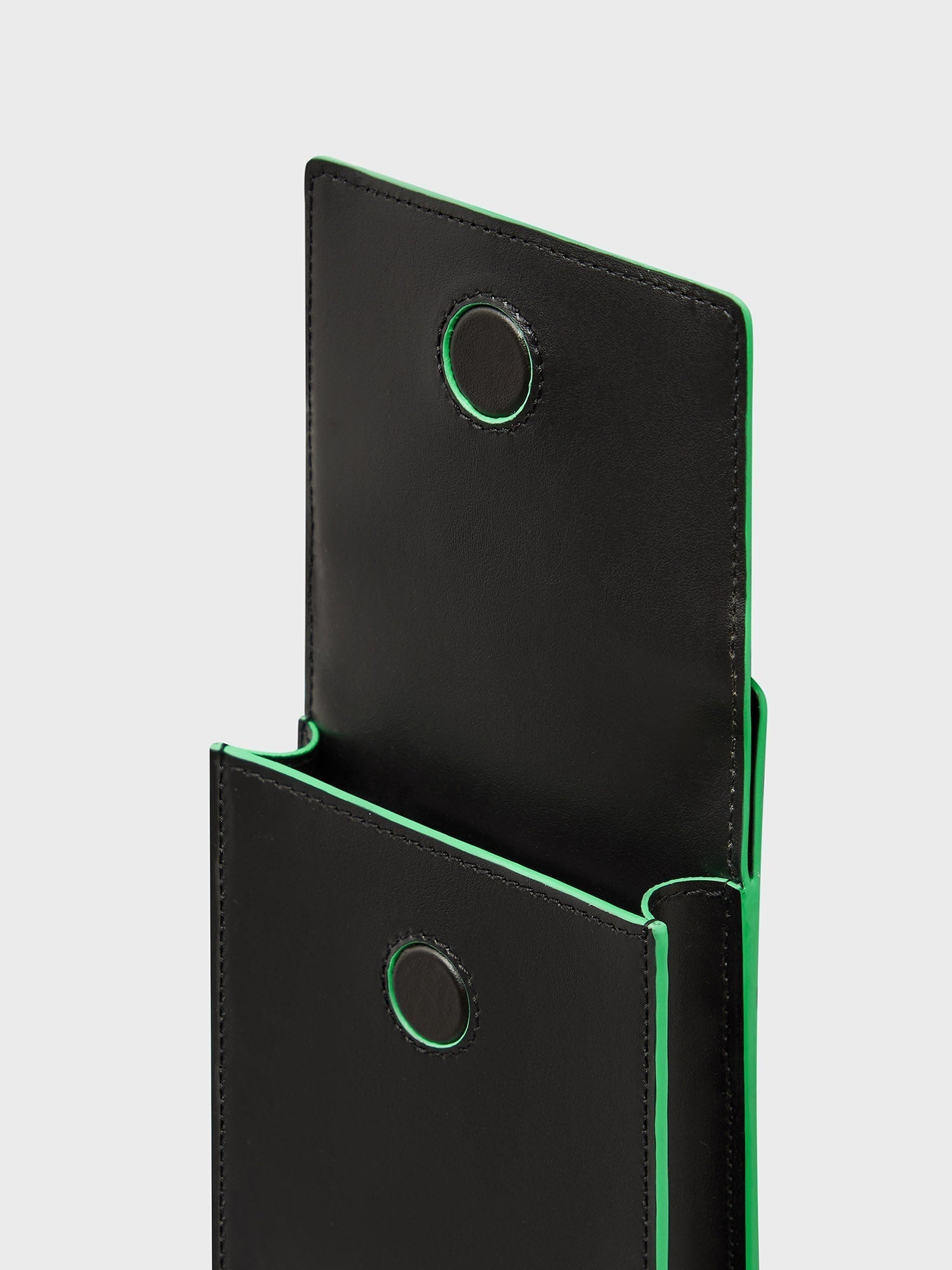 Mirum Pouch Passport Holder Black Jade Green
