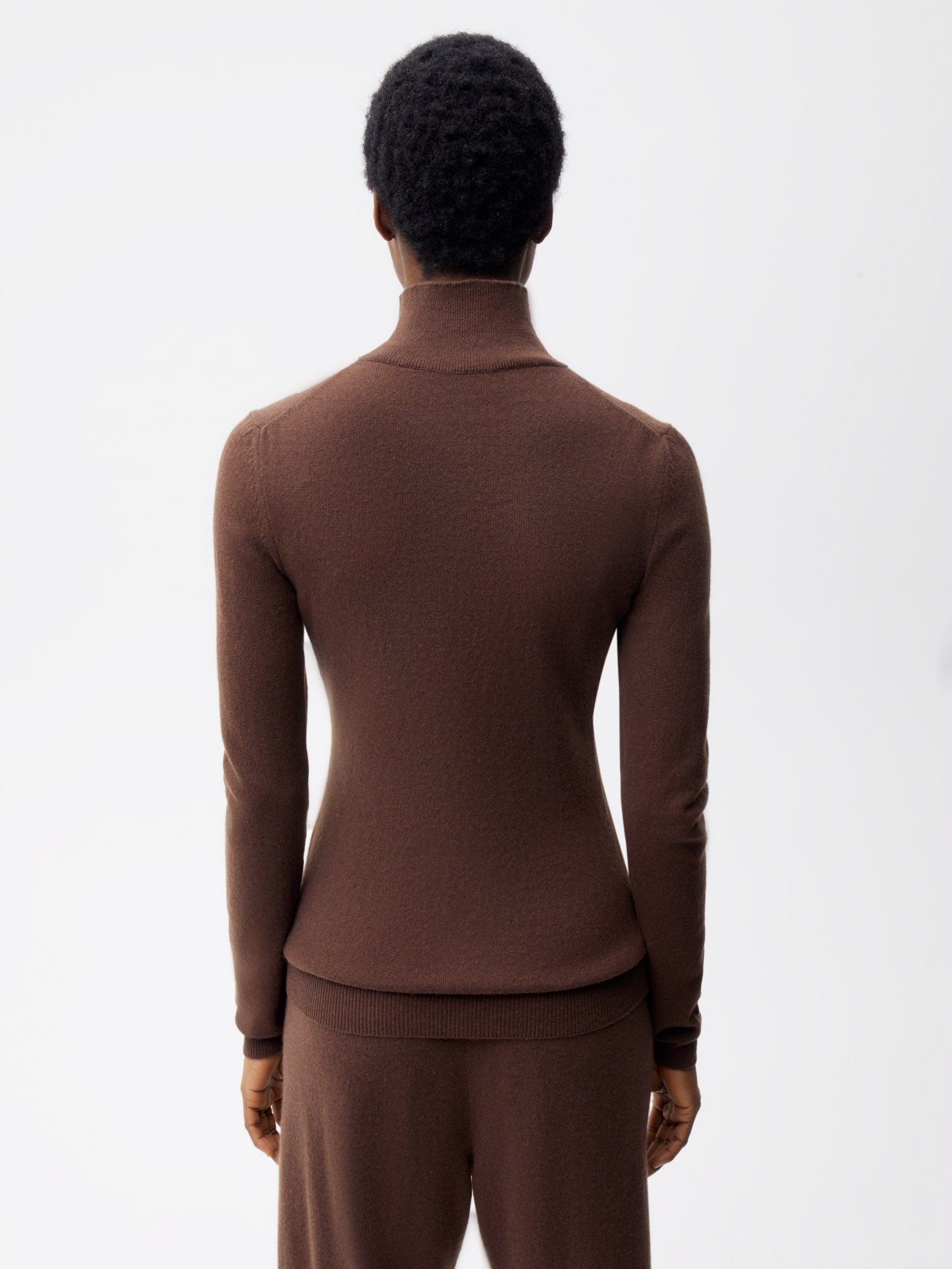 Women Recycled Cashmere Fitted Turtleneck Top—chestnut brown 