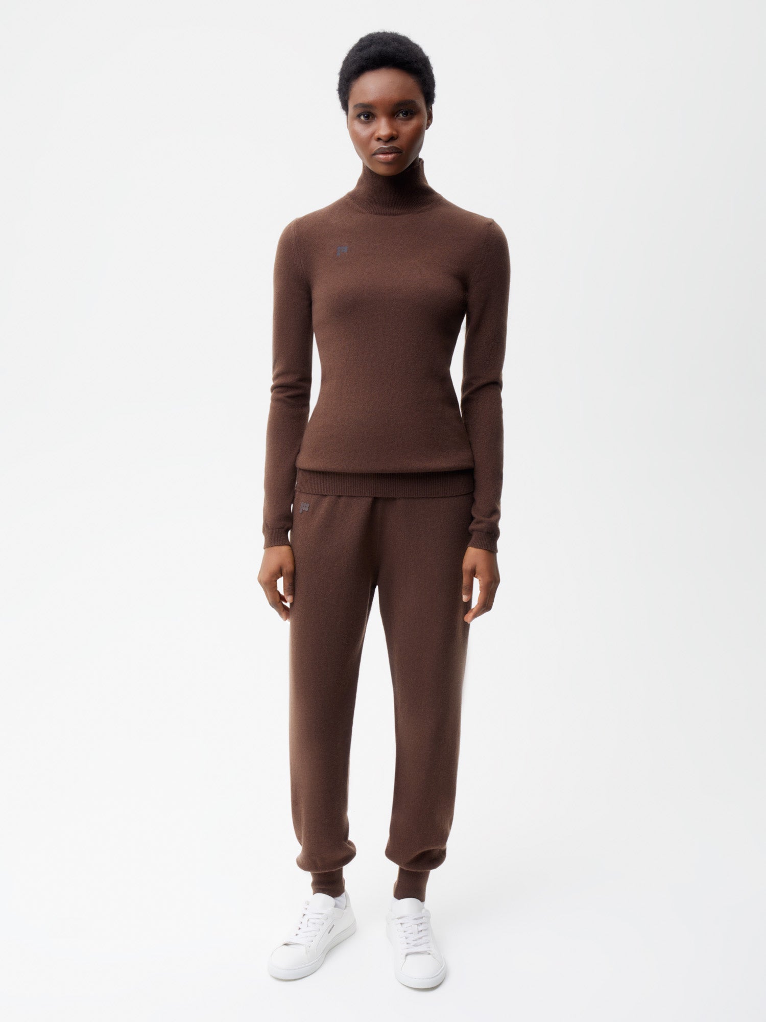 Women Recycled Cashmere Fitted Turtleneck Top—chestnut brown 